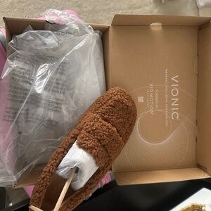 Vionic plush slippers/loafers